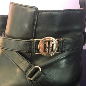 Tommy Hill figure size 8 black booties